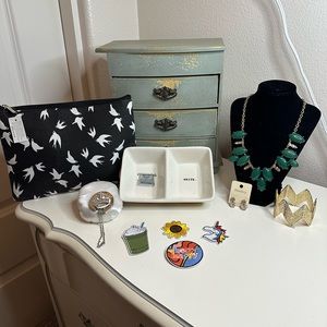 Accessories and jewelry bundle